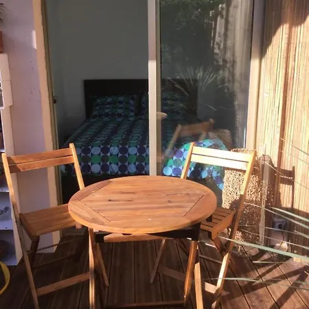 Calme Et Cosy Proche Quartier Port アパート ニース